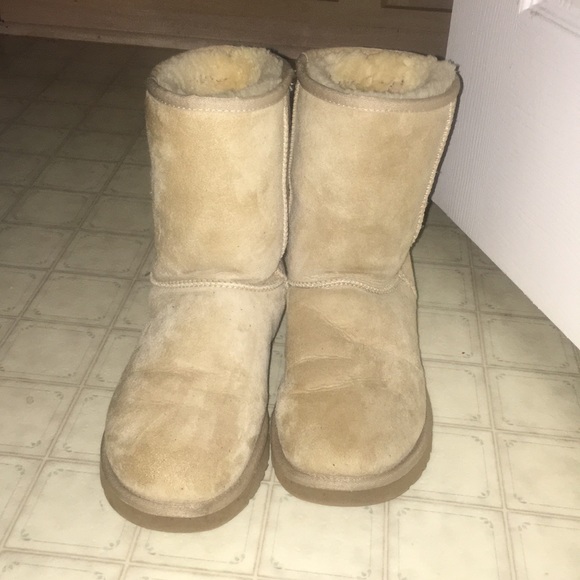 Uggs - Picture 1 of 4